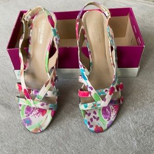 Naturalized sandals flowered size 8 1/2